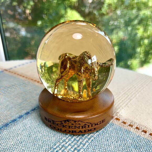 Vintage Golden Rain Snow Globe with 24K Gold Flakes and Elk Figurine - Picture 3 of 12